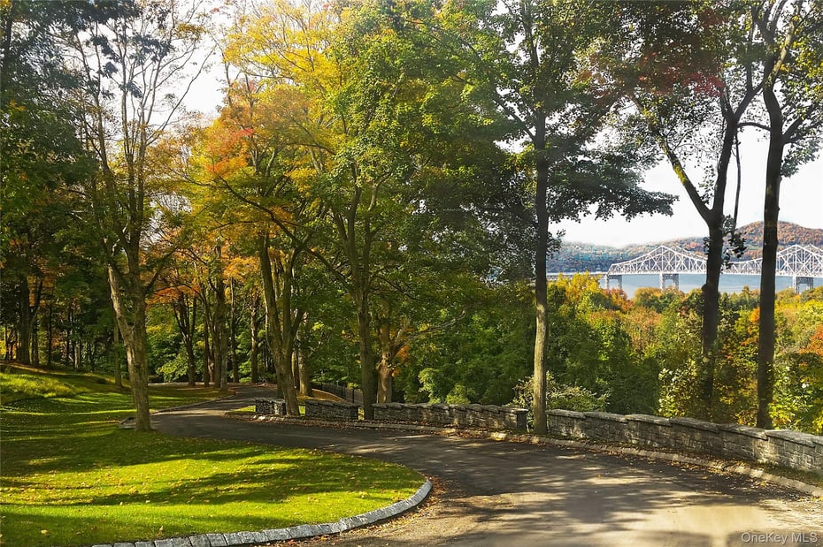 16 Carriage Trail Photo 6