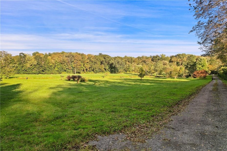 797 Old Post Road Photo 3