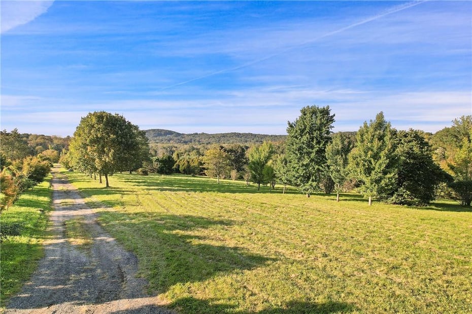 797 Old Post Road Photo 1