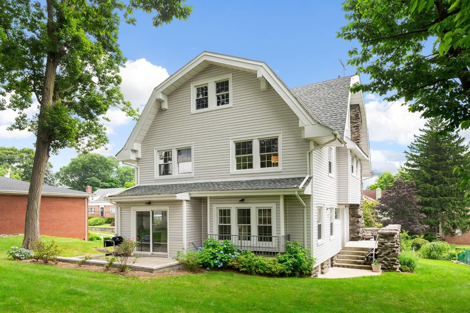 209 Van Cortlandt Park Avenue Photo 4