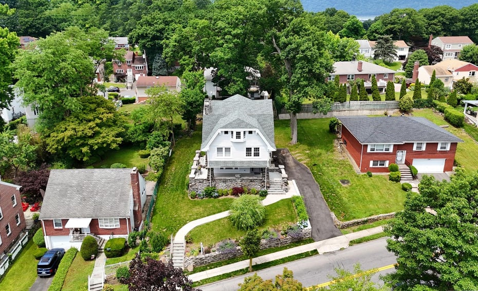 209 Van Cortlandt Park Avenue Photo 1