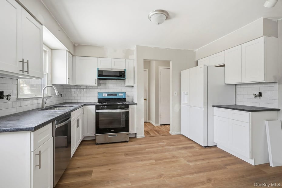 55 Leroy Avenue Photo 12