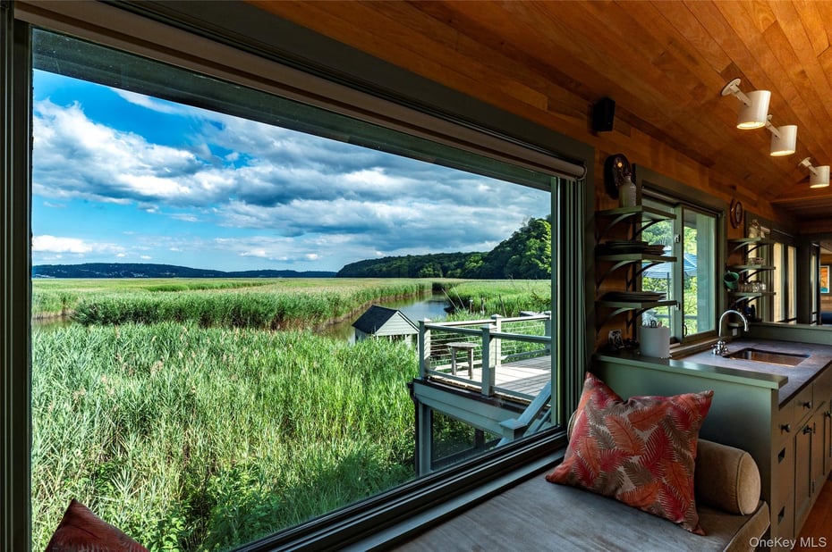 99 Paradise Avenue Photo 2