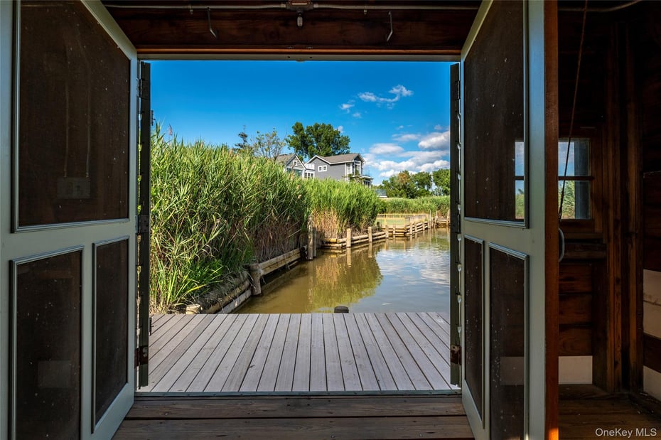 99 Paradise Avenue Photo 14