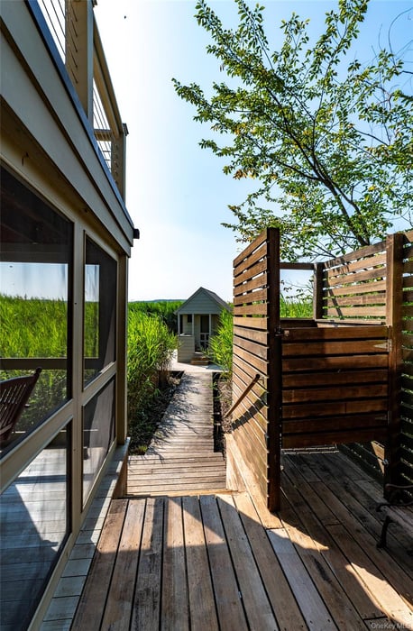 99 Paradise Avenue Photo 17