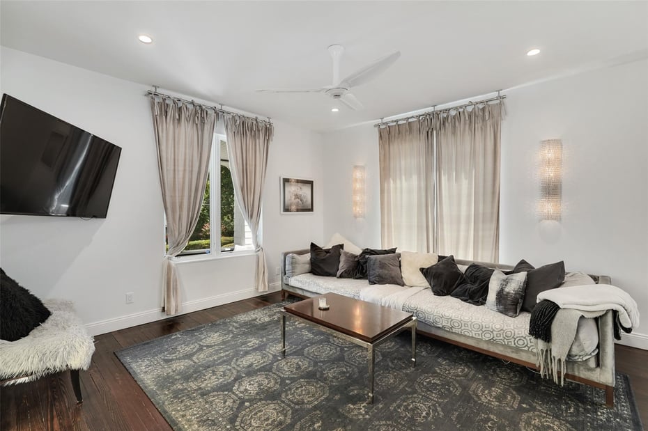 43 Rossmore Avenue Photo 3