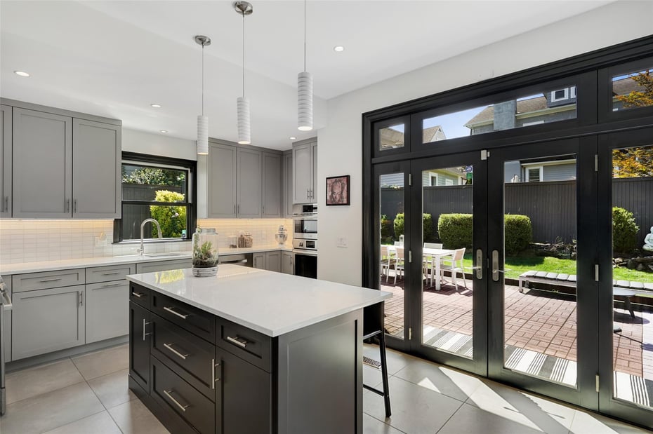 43 Rossmore Avenue Photo 1