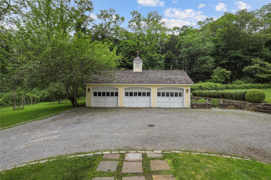 1 Twin Lakes Drive Photo 32