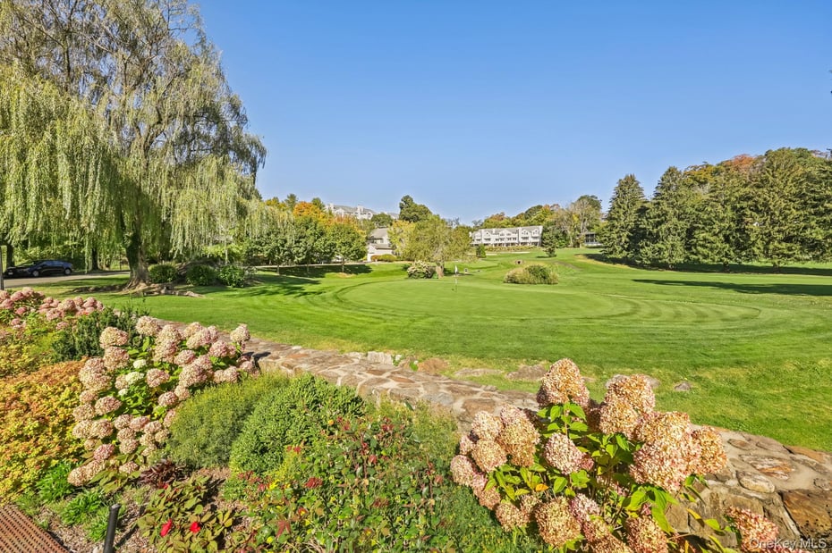 26 Club Court Photo 39