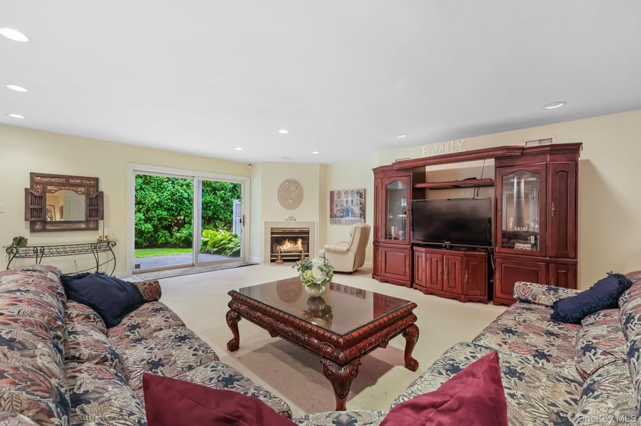 26 Club Court Photo 33