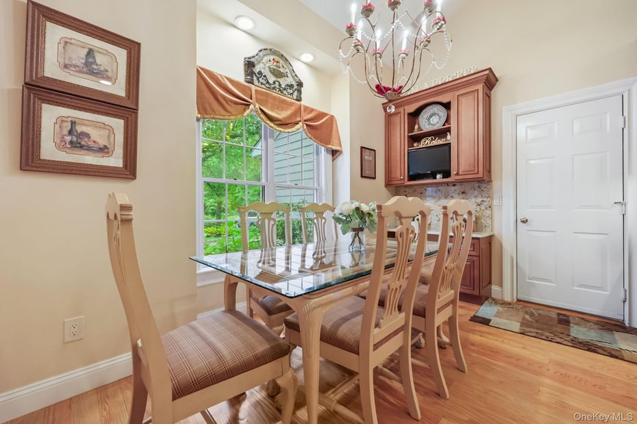 26 Club Court Photo 9