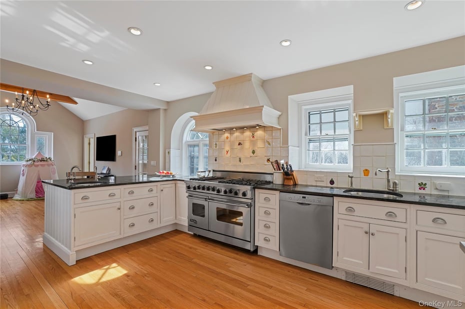 650 Ely Avenue Photo 6