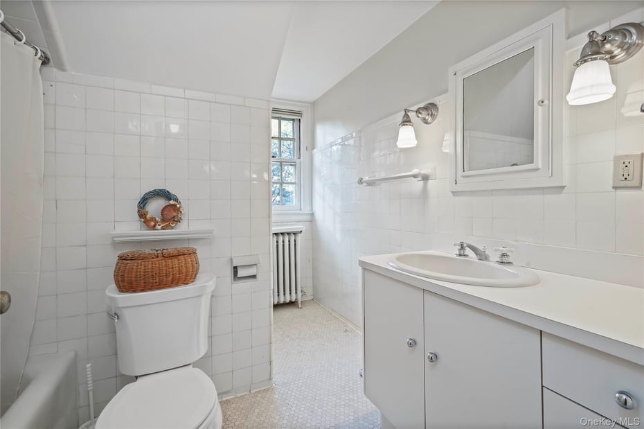 650 Ely Avenue Photo 26