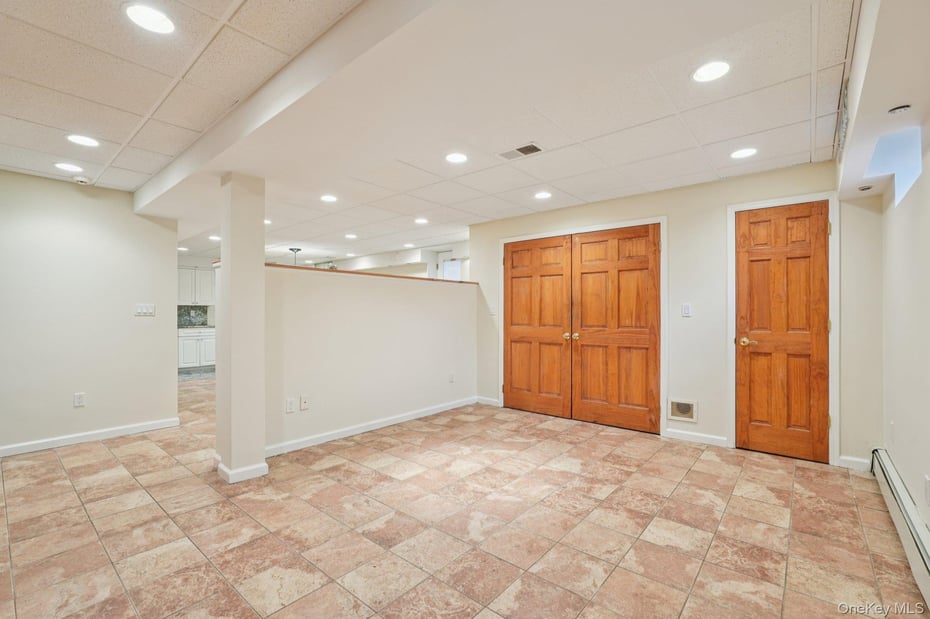 808 Wolfs Lane Photo 32