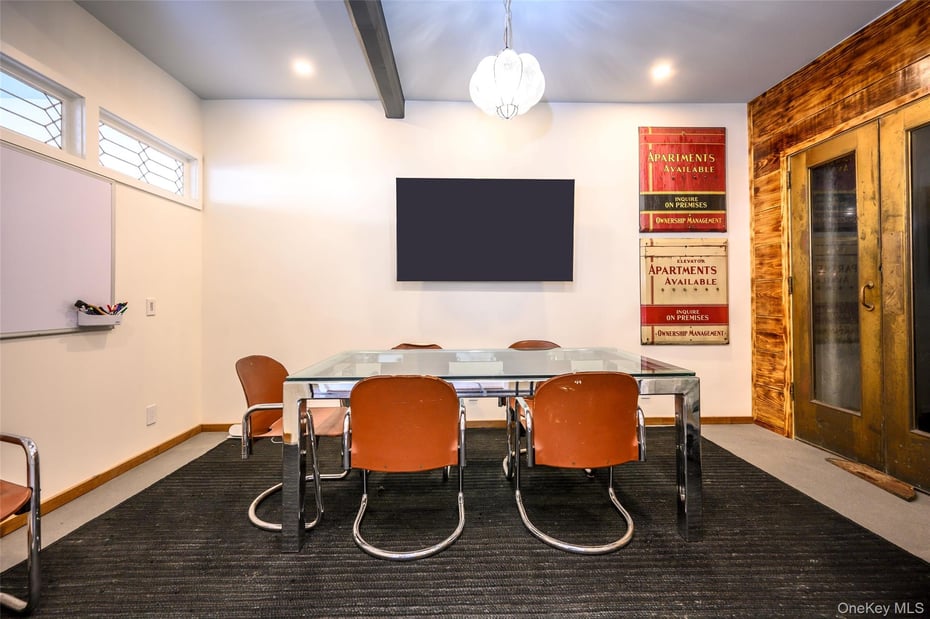 100 Main Street Photo 10