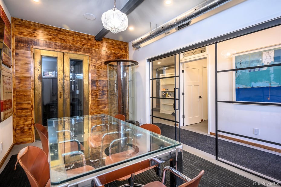 100 Main Street Photo 11