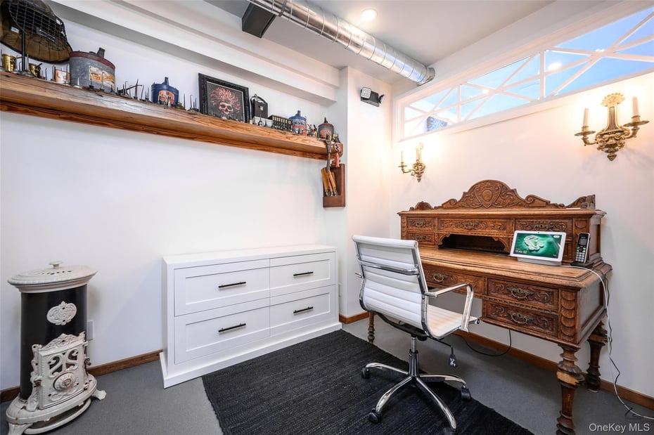 100 Main Street Photo 8