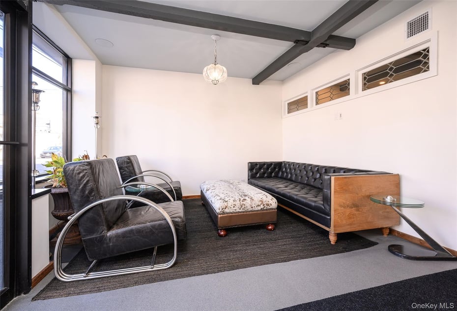 100 Main Street Photo 5