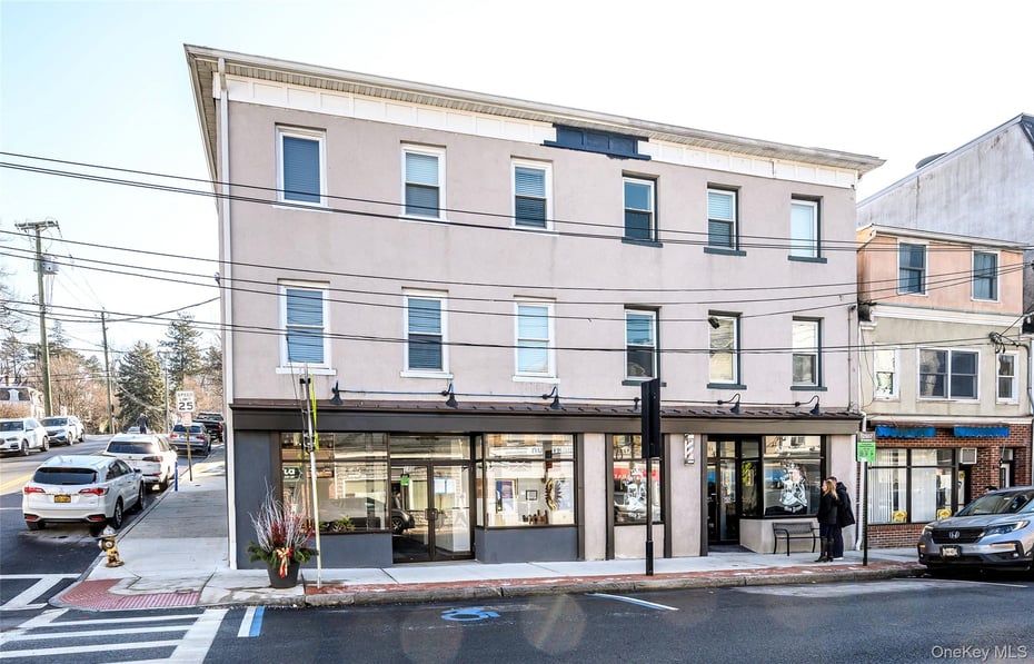 100 Main Street Photo 2