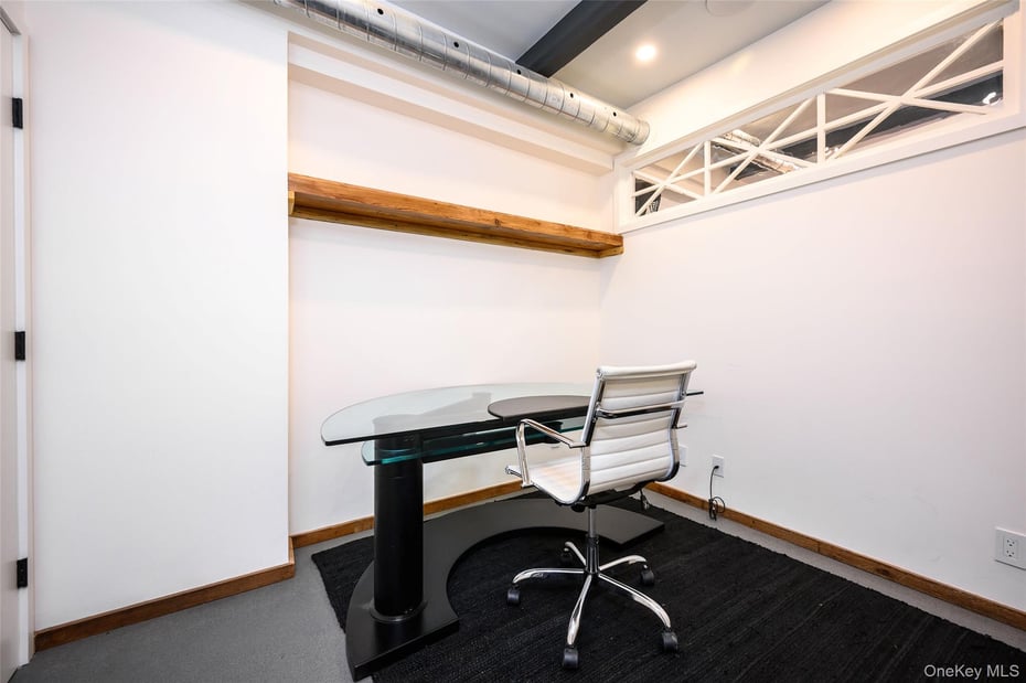 100 Main Street Photo 9