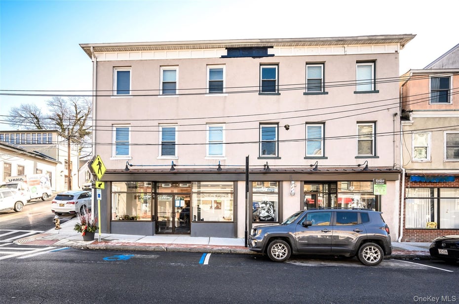 100 Main Street Photo 23