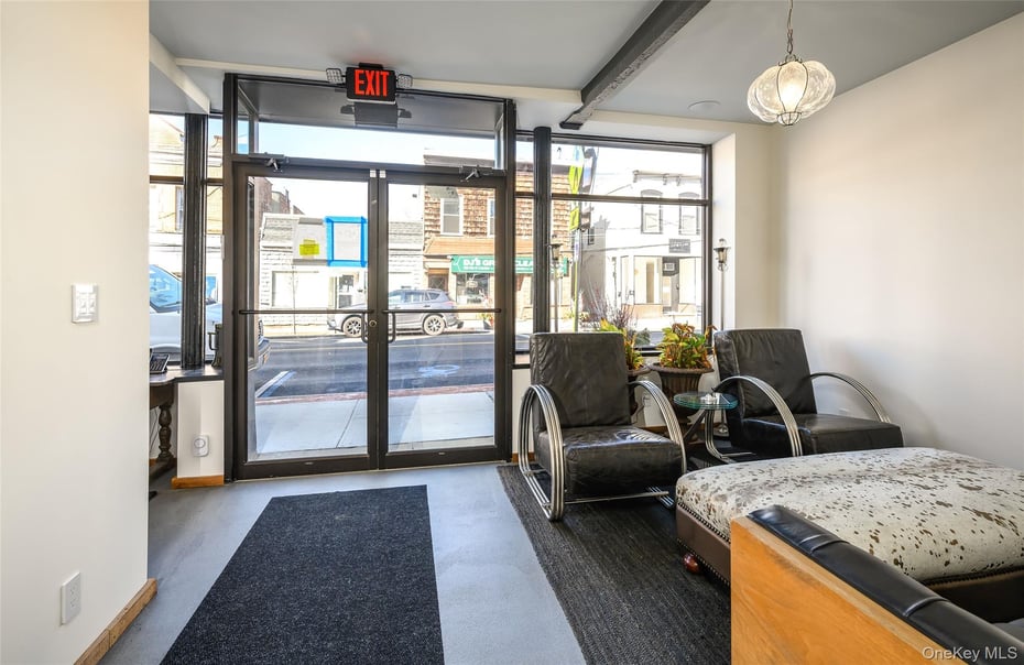 100 Main Street Photo 3