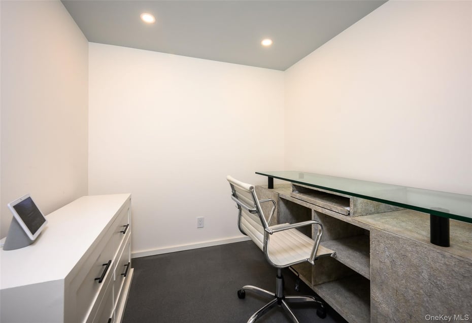 100 Main Street Photo 17