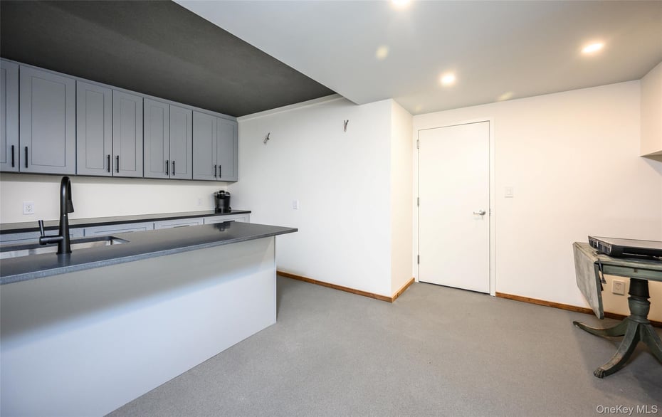 100 Main Street Photo 19