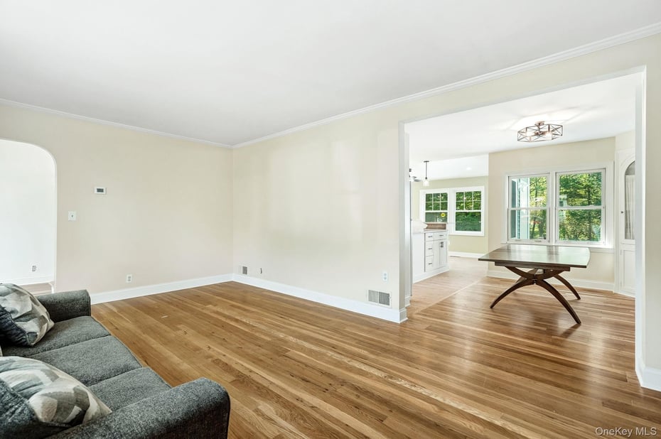 15 Homewood Road Photo 8