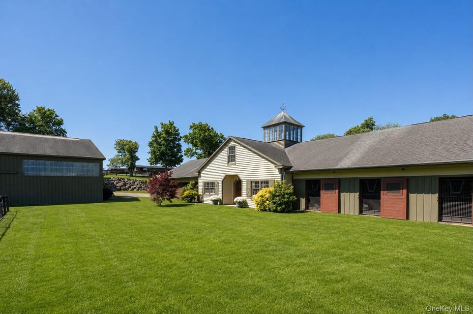 364 Hardscrabble Road Photo 40