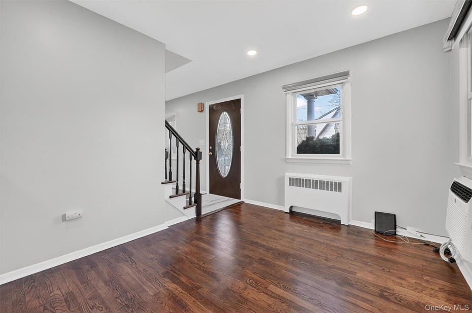 8 Robbins Avenue Photo 12