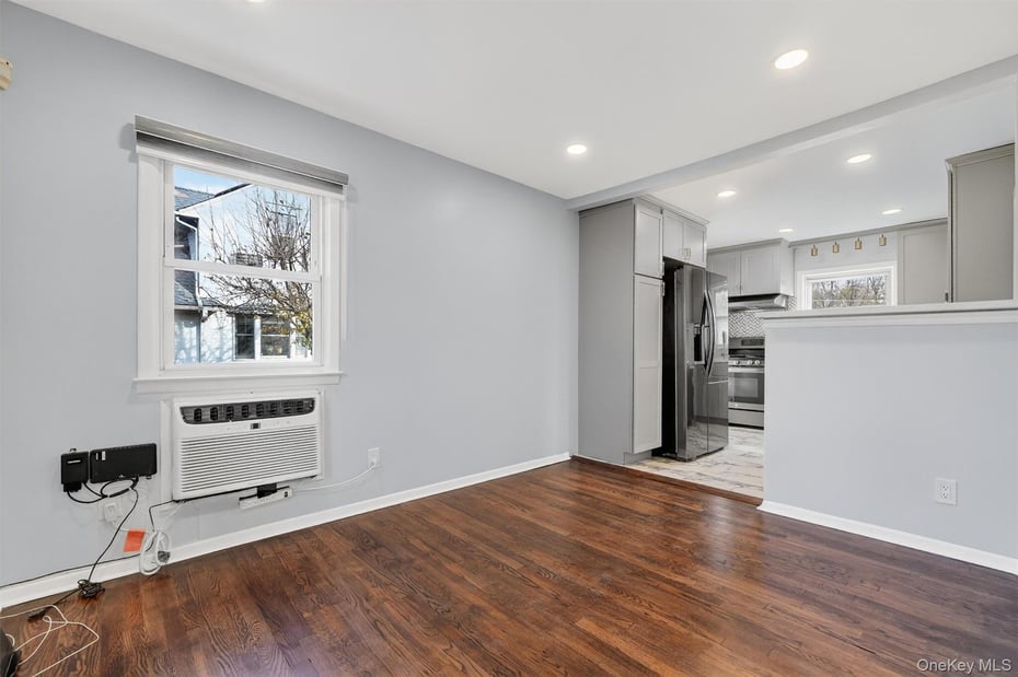 8 Robbins Avenue Photo 10