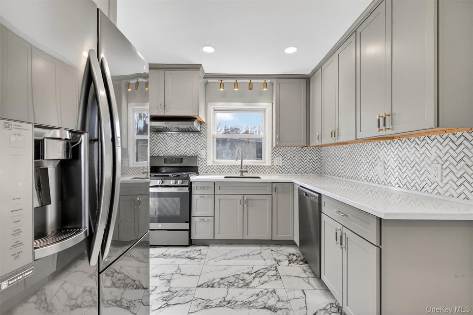 8 Robbins Avenue Photo 15