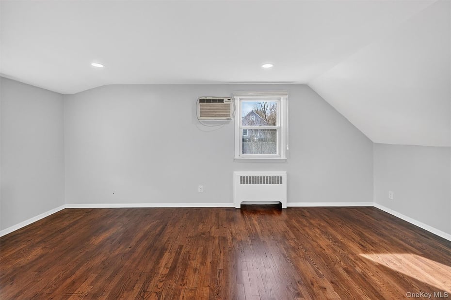 8 Robbins Avenue Photo 26