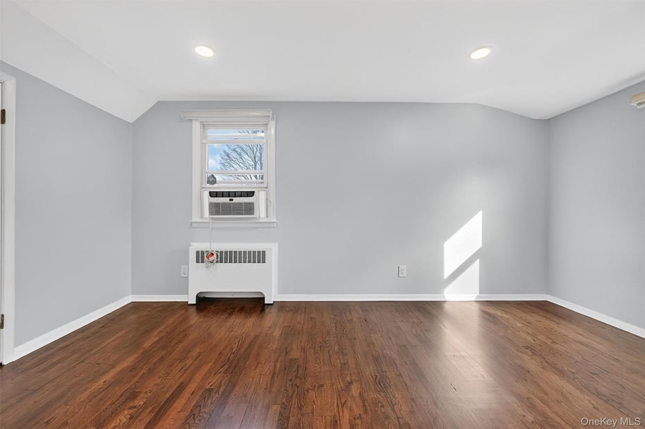 8 Robbins Avenue Photo 23