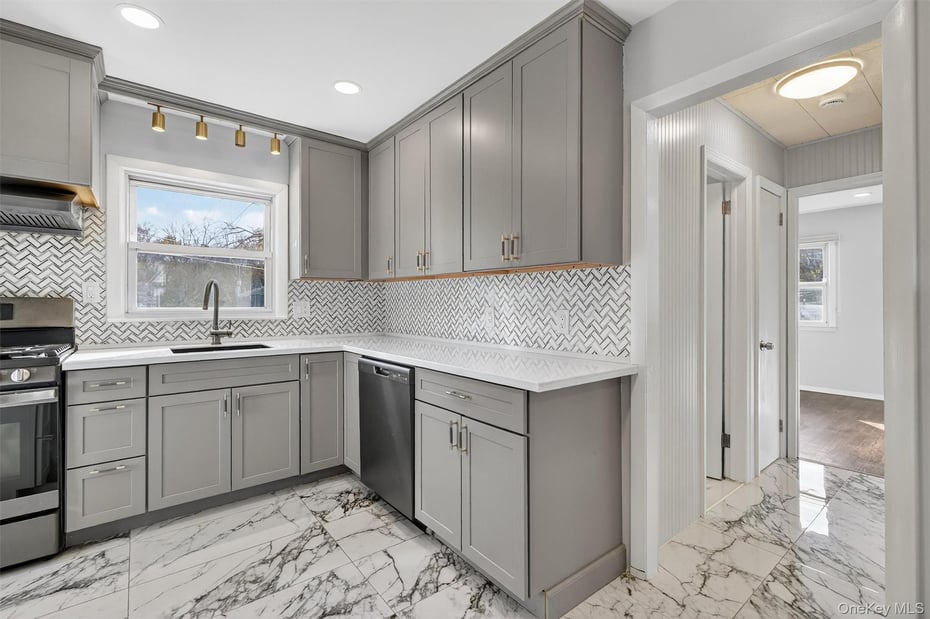 8 Robbins Avenue Photo 14