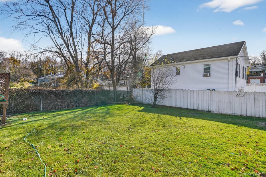 8 Robbins Avenue Photo 38