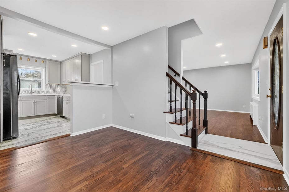 8 Robbins Avenue Photo 11