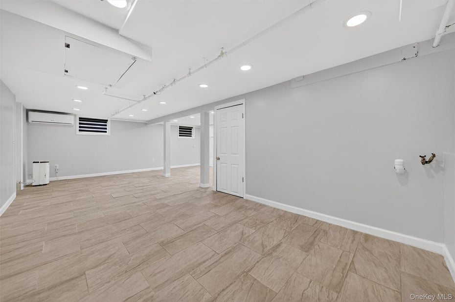 8 Robbins Avenue Photo 33