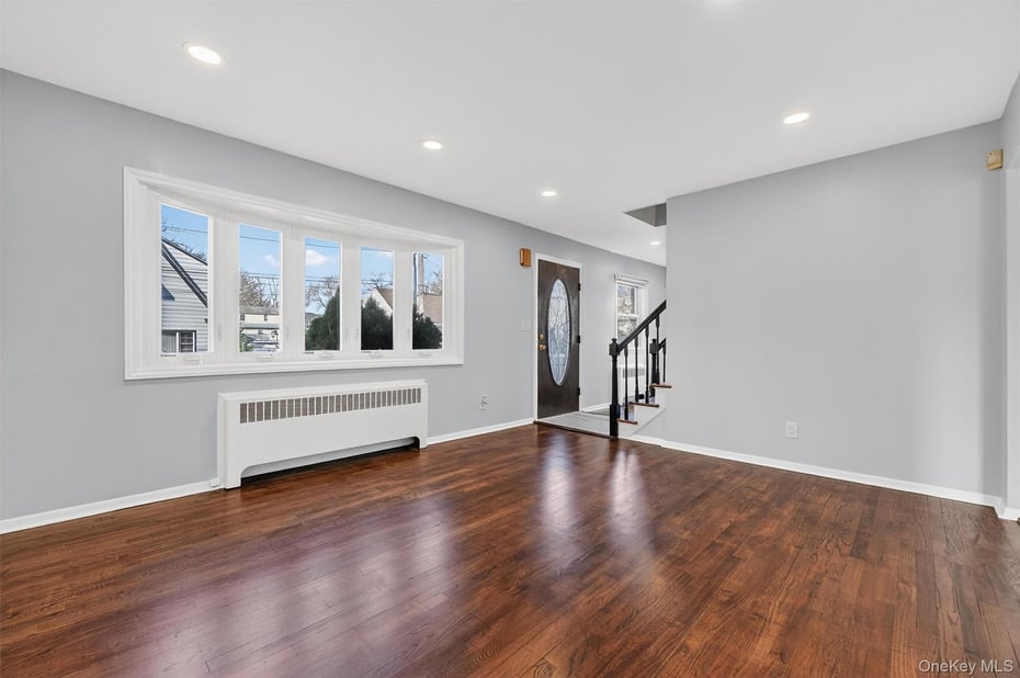 8 Robbins Avenue Photo 8