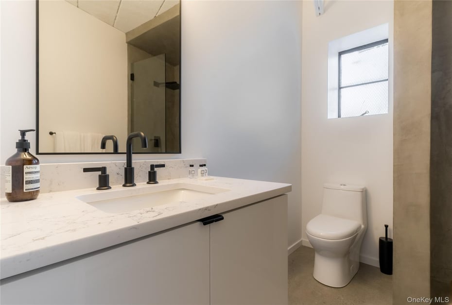 21 ---754 Green   Columbia Street Photo 8