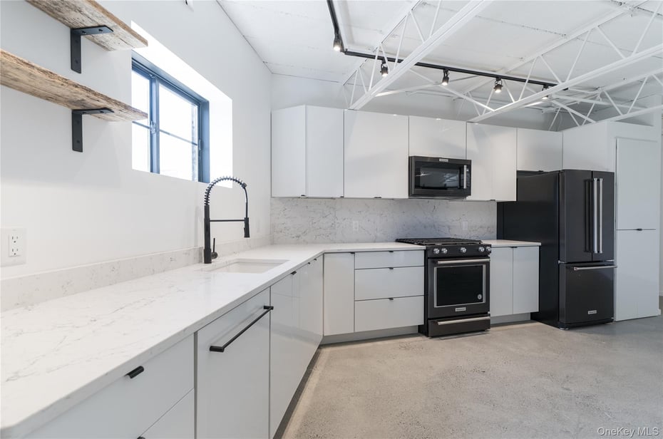 21 ---754 Green   Columbia Street Photo 24