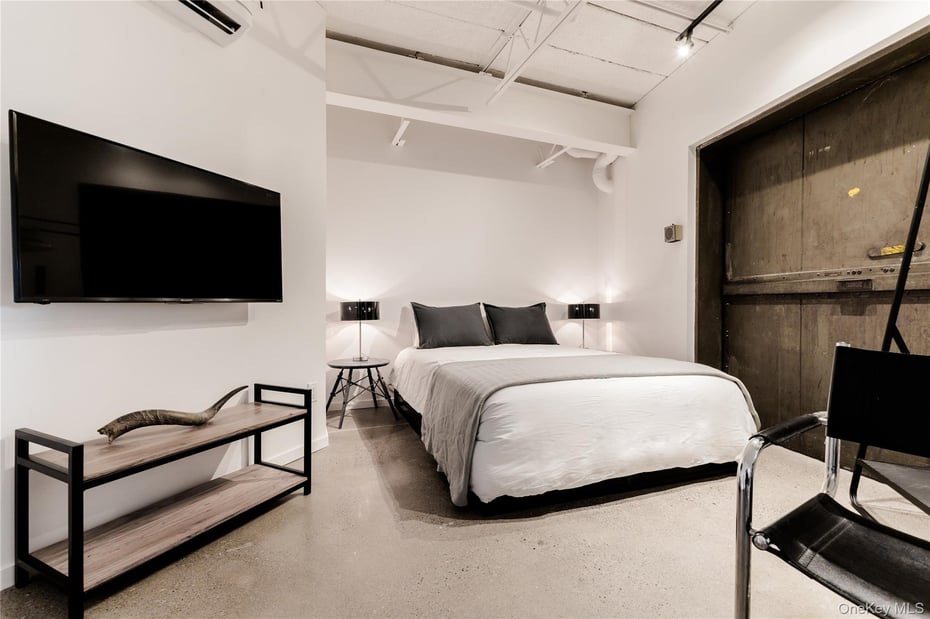 21 ---754 Green   Columbia Street Photo 5