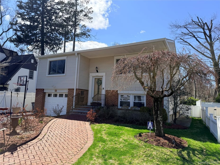 239 Davis Avenue Photo 1