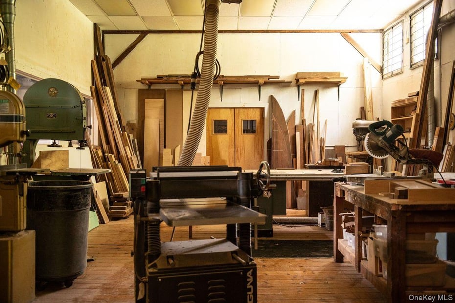 33 Maple Avenue Photo 10