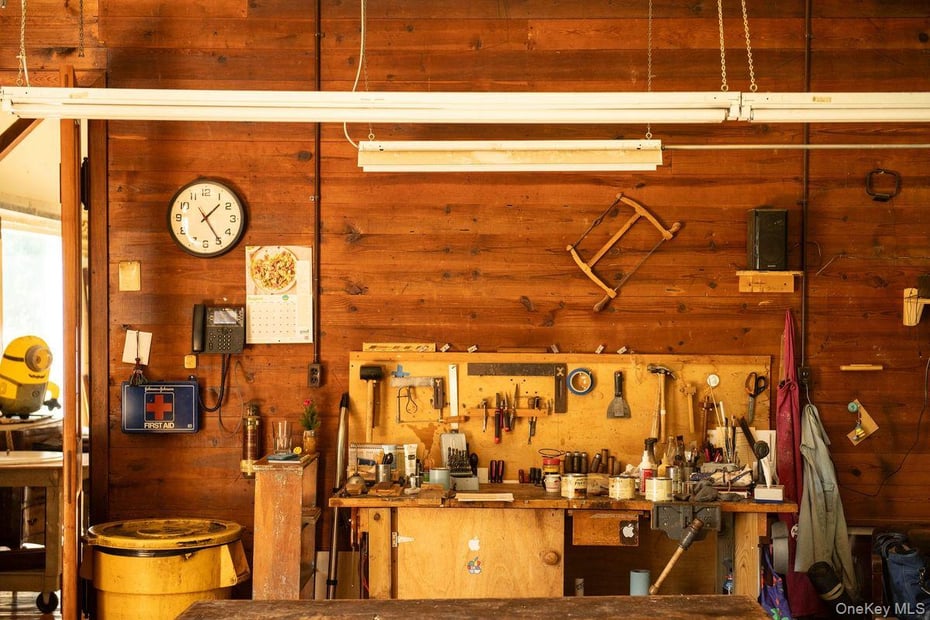 33 Maple Avenue Photo 6