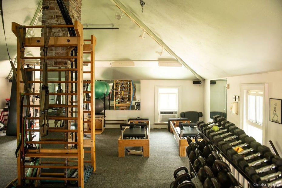 33 Maple Avenue Photo 21