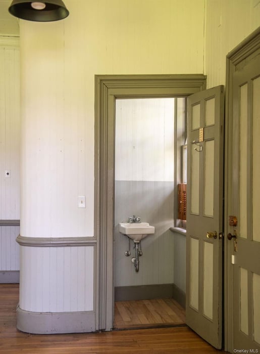 33 Maple Avenue Photo 17