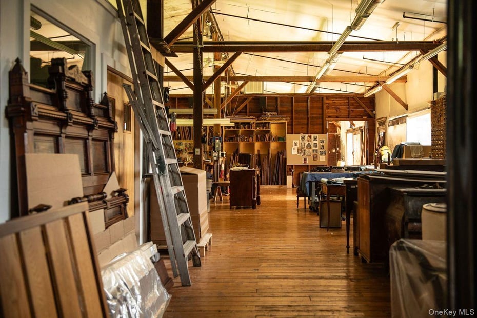 33 Maple Avenue Photo 9