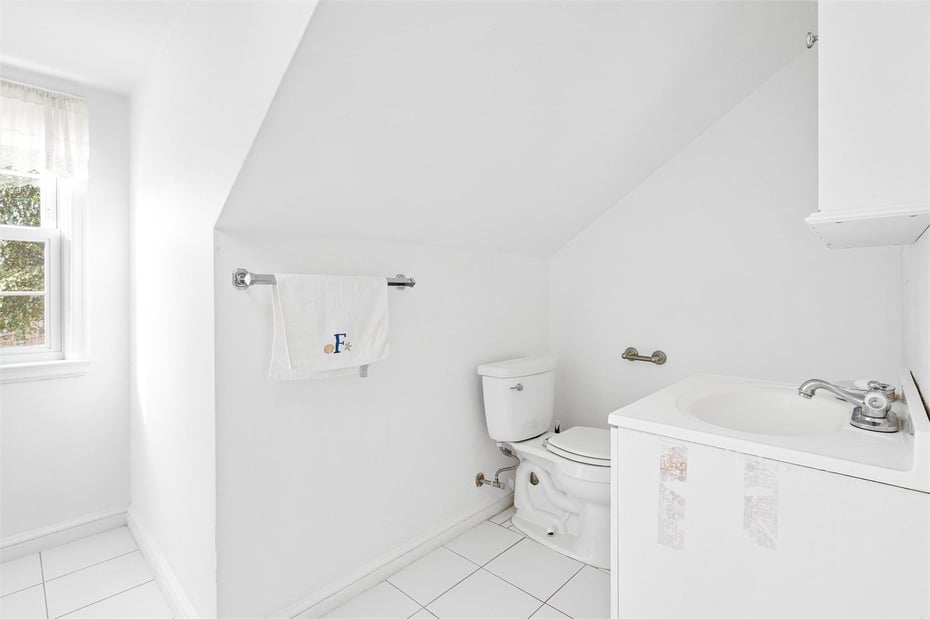 5 Locust Street Photo 38